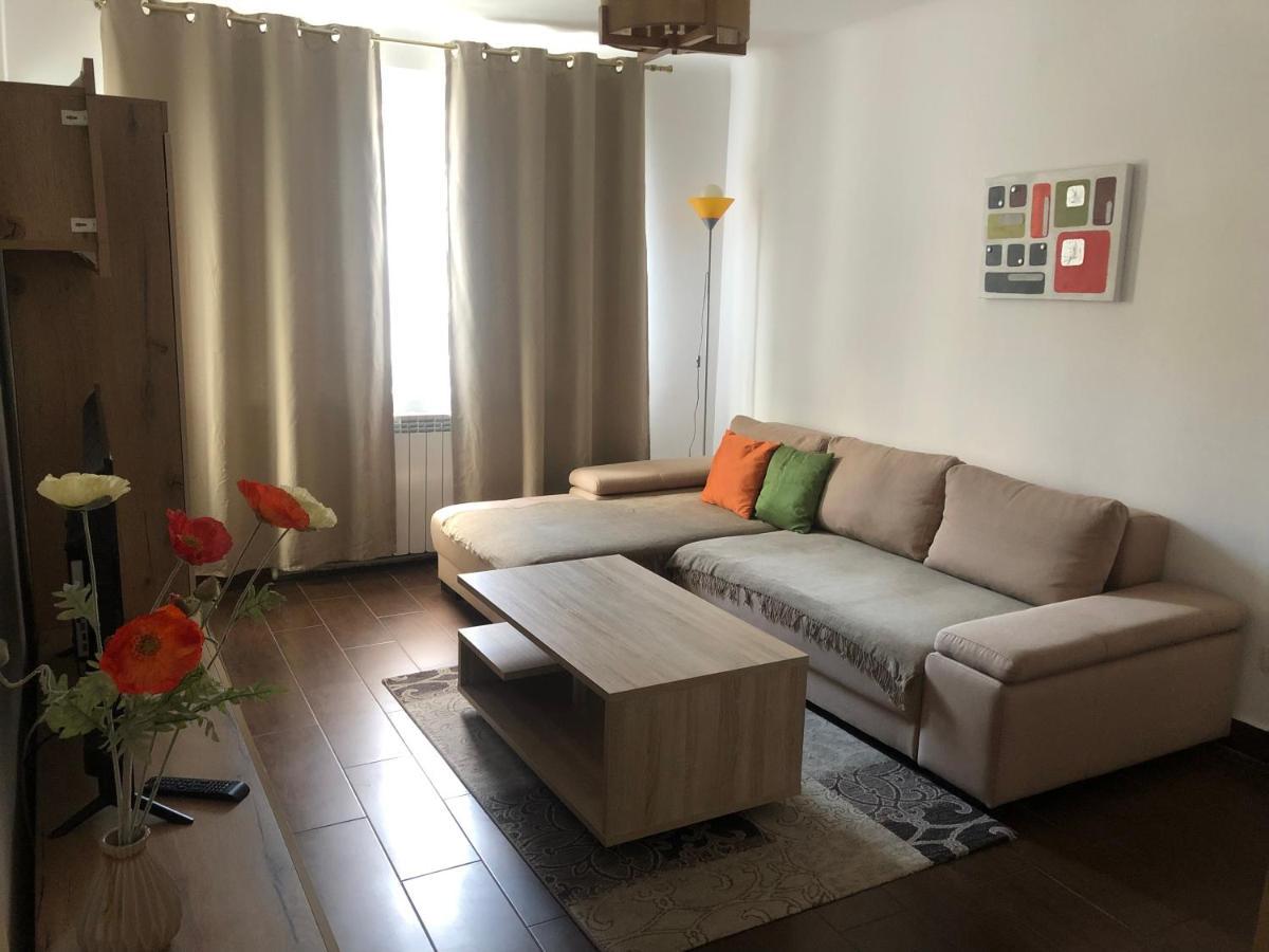Central Home Piatra Neamt Bagian luar foto