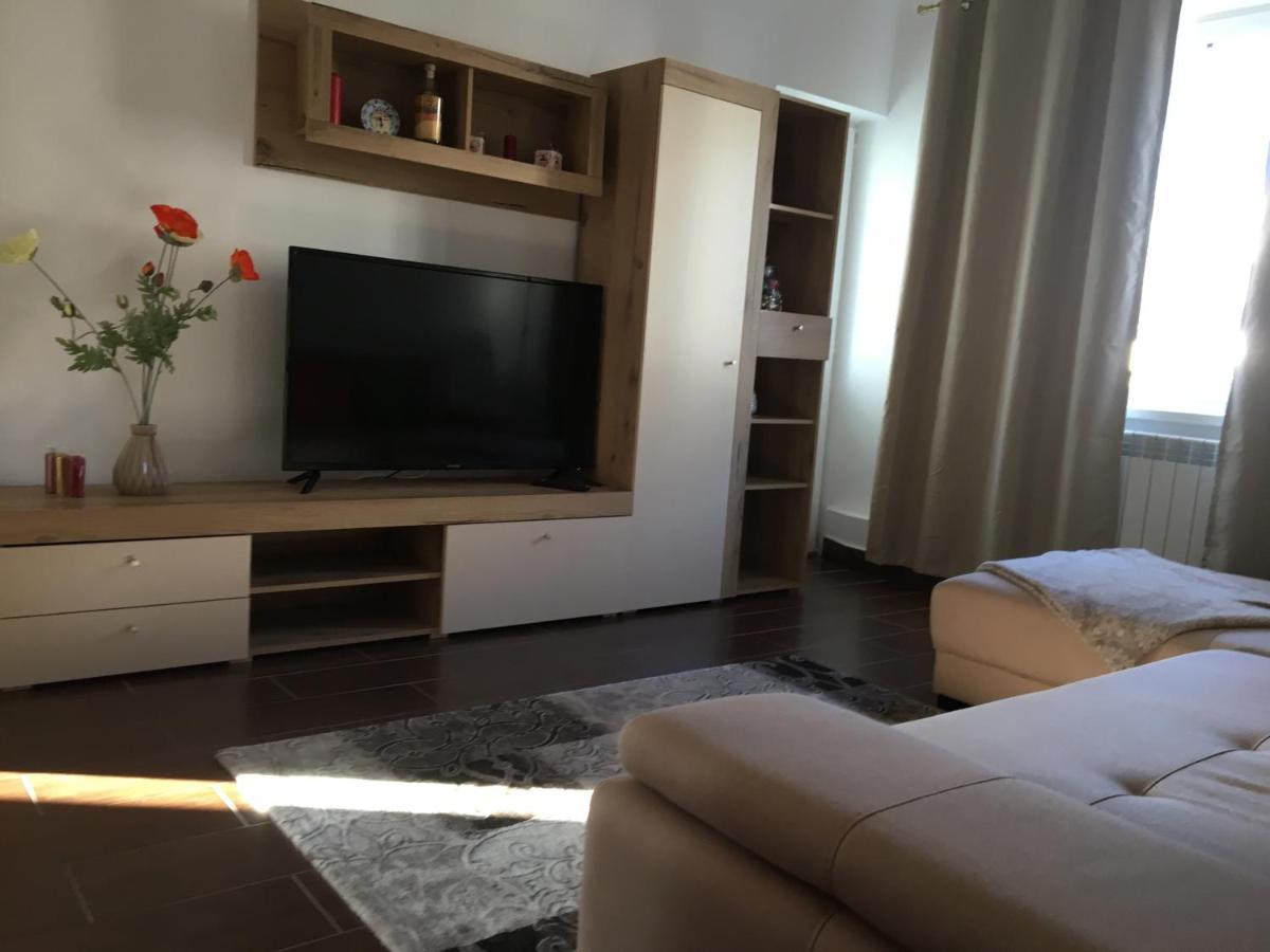 Central Home Piatra Neamt Bagian luar foto